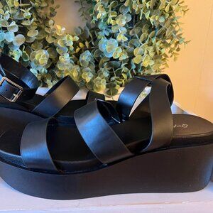 New In Box Qupid Sandals 7.5